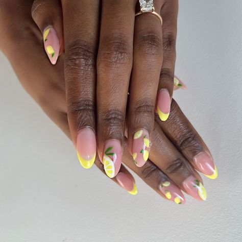 Yellow Nails Lemon Design, Italy Inspired Nail Art, Lemon Tip Nails, Euro Summer Nails 2024, Lemon French Nails, Italy Nails Ideas, Italian Nails Designs, Short Lemon Nails, Unusual French Manicure