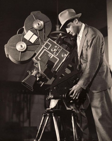 The Work Of Jack Cardiff, Technicolor Master : NPR Fotocamere Vintage, Film Projector, Septième Art, Old Cameras, Cinema Camera, Movie Camera, Film History, Foto Art, Vintage Film