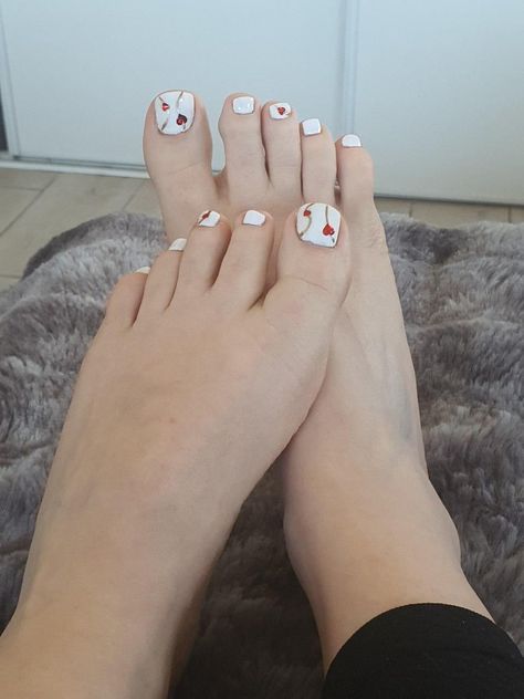 12 Trendy Summer Pedicure Ideas That Will Have You Walking With Confidence Neon Pedicure, Summer Pedicure, French Pedicure, Pedicure Colors, Squoval Nails, Gel Toes, Pedicure Ideas, Pedicure Designs, Inspiration Outfit Ideas