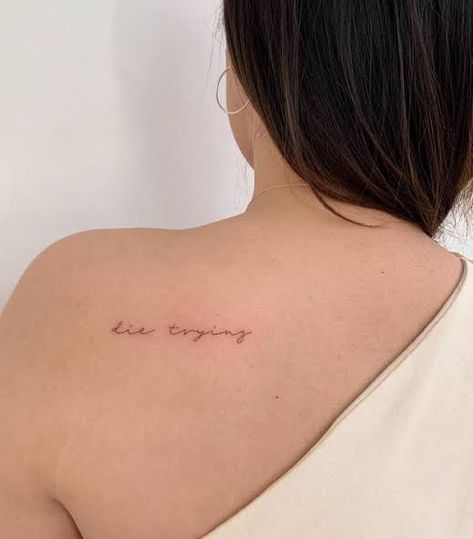 Shoulder Script Tattoo, Upper Back Tattoo Women Shoulder, Back Shoulder Blade Tattoos For Women, Lower Back Tattoos For Women Classy, Blade Tattoos For Women, Shoulder Blade Tattoos For Women, Tattoo Espalda Mujer, Shoulder Blade Tattoos, Shoulder Tattoo Quotes