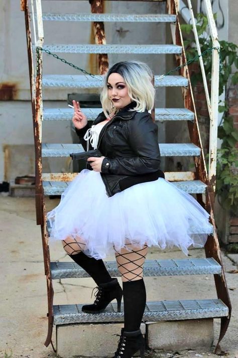 #Tiffany #Chucky #ChildsPlay #FemaleCosplay #Halloween Plus Size Tiffany Costume, Plus Size Bride Of Chucky Costume, Plus Size Elf Cosplay, Blonde Female Halloween Costumes, Diy Tiffany Costume Chucky, Bride Of Chucky Costume Woman, Plus Size Customes Halloween Ideas, Disfraz Tiffany Chucky, Chuckies Bride Costume