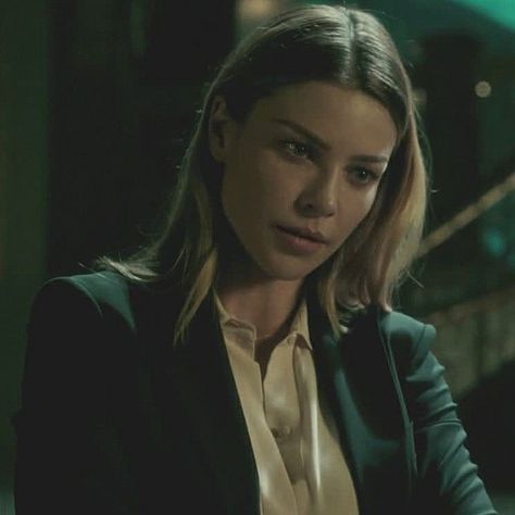 Lauren German Lucifer, Stella Gibson, Sharon Carter, Chloe Decker, Lauren German, Hold Me Tight, Lucifer Morningstar, Black Lightning, Netflix Streaming