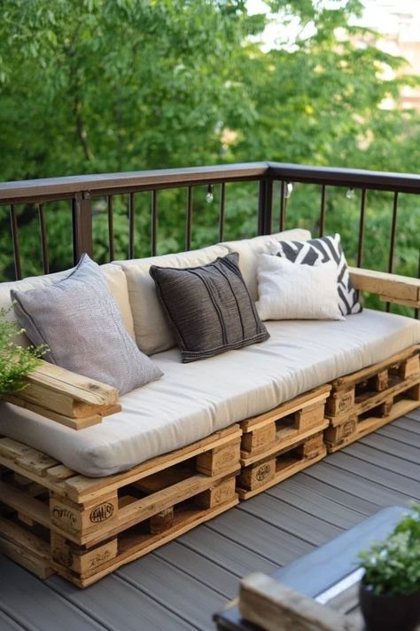 "Transform pallets into a comfortable outdoor sofa with this DIY project! 🛠️🌿 Ideal for adding rustic charm to your outdoor space. 🌿✨ #PalletProjects #DIYOutdoor #GardenInspiration" Pallet Furniture Balcony, Pallet Sofa Outdoor, Pallet Sofa Diy, Wood Pallet Patio Furniture, Stoep Idees, Pallets Sofa, Pallet Furniture Outdoor Couch, Cozy Porches, Solarium Ideas