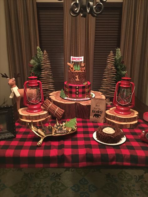 Lumberjack Party Lumberjack Birthday Party, Lumberjack Baby Shower, Lumberjack Baby, Lumberjack Birthday, Lumberjack Party, Boy Baby Shower Ideas, Camping Birthday Party, Camping Birthday, Baby Boy Birthday