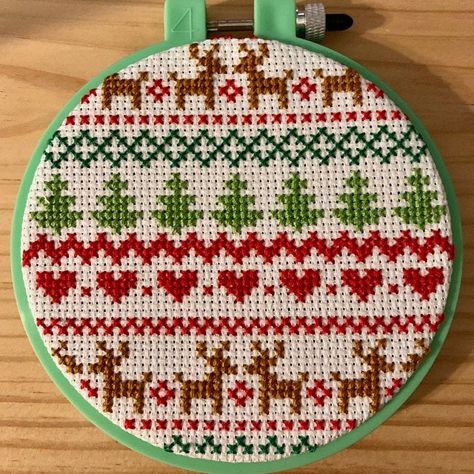 Christmas Fair Isle, Christmas Cross Stitch Patterns Free, Holiday Cross Stitch Patterns, Cross Stitch Cushion, Tiny Cross Stitch, Holiday Cross Stitch, Xmas Cross Stitch, Cross Stitch Christmas, Winter Cross Stitch