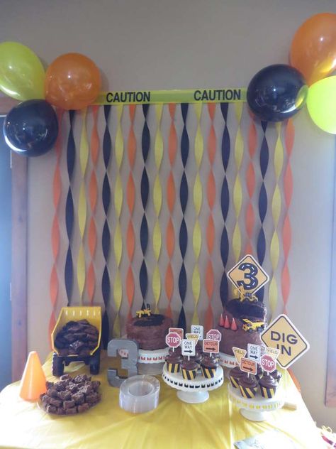 3rd Construction Birthday Cake, Dump Truck Birthday Party Ideas Construction Theme, Construction Birthday Party Brunch, Construction Party Backdrop Ideas, Construction Birthday Decorations Diy, 5th Birthday Construction Theme, Construction Birthday Diy, Construction Birthday Party Decorations Diy, Digging 3 Birthday