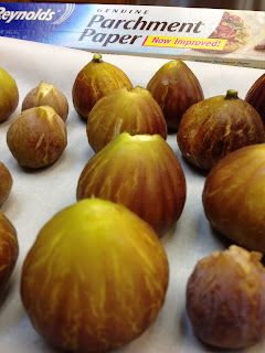 Where Joy Is : Freezing Figs For Later Freezing Figs, Fig Cakes, Fig Recipes Fresh, Creative Canning, Fig Preserves Recipe, Fig Cake, Storing Fruit, Sweet Sauces, Freezing Food