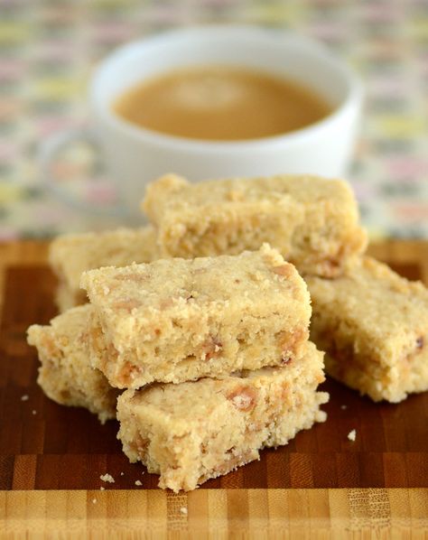 Salted Toffee Shortbread - Baking Bites Toffee Shortbread, Salt Block Cooking, Best Shortbread Cookies, Salted Toffee, Salt Block, Shortbread Bars, Shortbread Recipes, Cookie Bar Recipes, Christmas Cooking