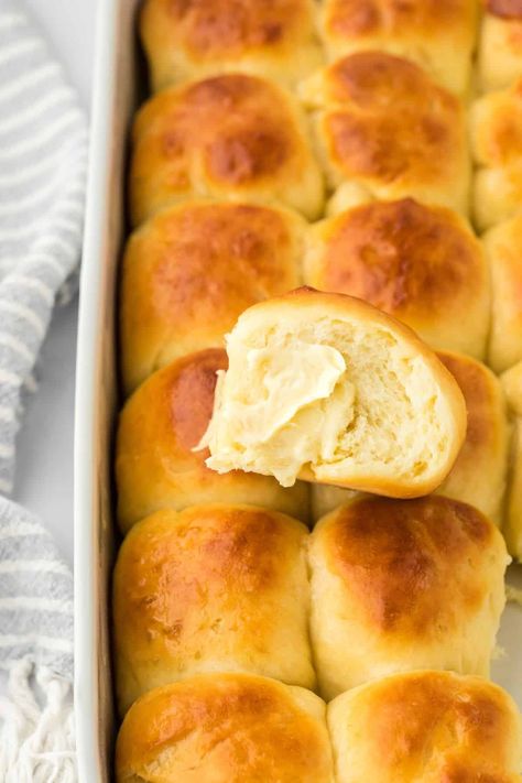 Southern Yeast Rolls Southern Yeast Rolls, Yeast Rolls Recipe Homemade, Cajun Thanksgiving, Quick Yeast Rolls, Diy Potions, Breadmaker Recipes, Yeast Roll, Easy Yeast Rolls, Homemade Yeast Rolls