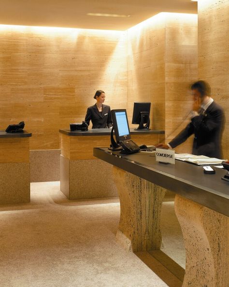 Concierge desk Park Hyatt Milan - Milano milan.park.hyatt.com  #milan #luxury #hotel Hotel Concierge Desk, Milan Luxury, Front Desk Hotel, Concierge Desk, Hotel Reception Desk, Hotel Concierge, Mall Facade, Banks Office, Service Counter