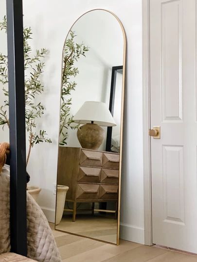 Long Mirror Decorating Ideas, Long Mirror In Bedroom, Gold Floor Mirror, Arched Full Length Mirror, Blob Mirrors, Arched Floor Mirror, Mirror Standing, Gold Floor, Long Mirror