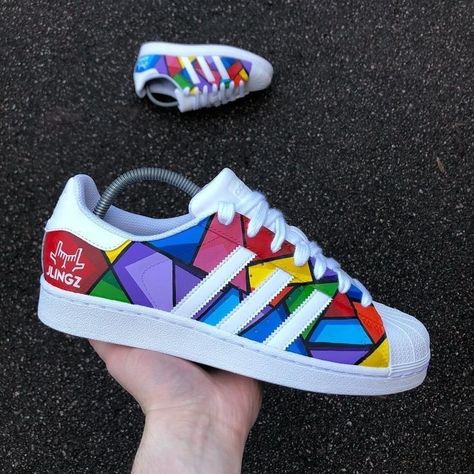 Custom Adidas Superstar, Sepatu Air Jordan, Shoe Painting, Design Your Own Shoes, Custom Sneakers Diy, Custom Adidas, Custom Painted Shoes, Custom Shoes Diy, Diy Sneakers