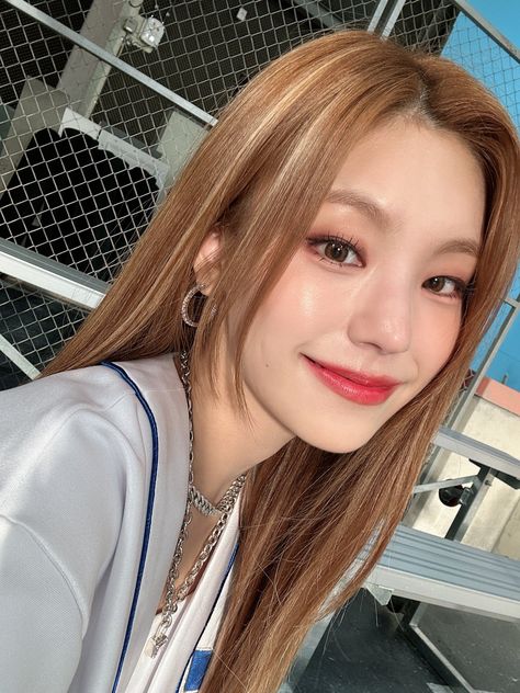 Kpop Photocard, Crop Photo, Itzy Yeji, On Twitter, Twitter, Red, Hair