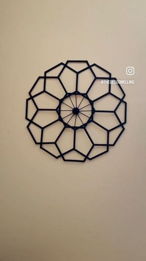 Metal Wall Decor Diy, Wall Hanging Ideas Handmade, Home Decor Ideas Handmade, Stick Wall Art, Kraf Kertas, Diy Room Decor Videos, Easy Diy Room Decor, Wall Hanging Handmade, Seni Dan Kraf