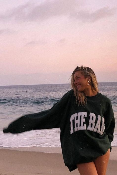 Aura Clothing, Beach Sweatshirt, San Diego Travel, Night Swimming, Beach Fits, Beach Photography Poses, Green Sweatshirt, Granola Girl, Instagram Pose