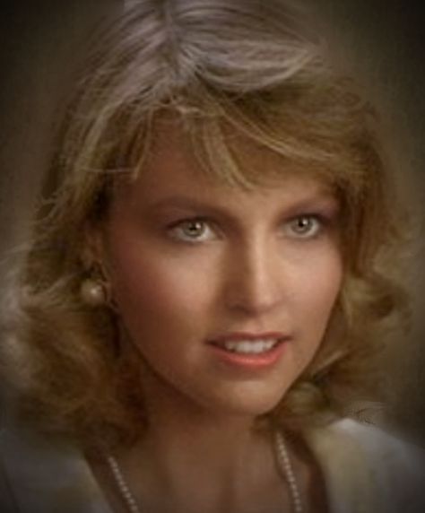 Deborah Foreman, Raiders Cheerleaders, Famous Movies, Female Celebrities, Celebrity Portraits, Iconic Photos, Beautiful Ladies, Beauty Life, Silver Screen