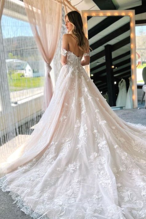 Wedding Dresses Lace Princess, Wedding Dresses Floral Lace, Wedding Dresses Tight, Back Of Wedding Dress, Outside Wedding Ceremonies, Wedding Dress Long Train, Sweetheart Neckline Wedding Dress, Floral Ballgown, Sophia Tolli Wedding Dresses