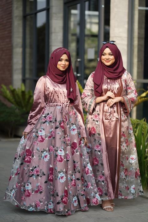 Modest Dresses Casual Trendy, Pakistani Dresses With Hijab, Kurti Styles Latest, Latest Dress Designs Pakistani, Eid Outfits Ideas, Latest Pakistani Dresses, Islamic Fashion Dresses, Different Dress Styles, Long Frock Designs