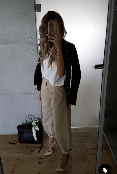 Car Sales Woman, Cool Office Outfits, Cool Office Outfits Women, Beige Halloween, Sales Woman, Beige Summer Dress, Stylish Office Outfits Women, Stylish Office Outfits, Polished Outfits