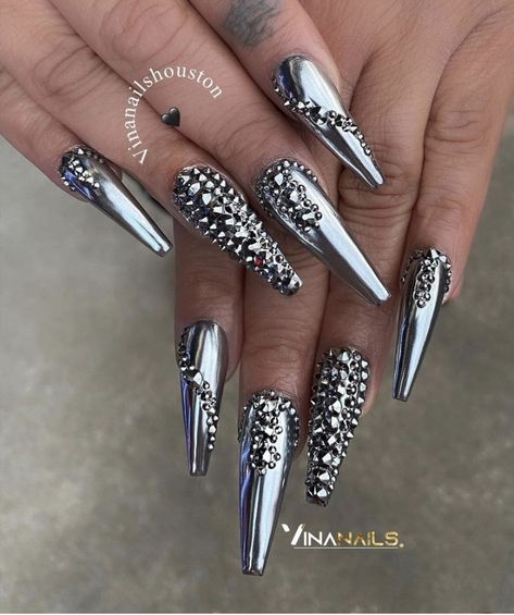 Metallic Nails Design, Purple Glitter Nails, Metallic Nail, Nail Foil, Chrome Nails Designs, Black Acrylic Nails, Exotic Nails, Metallic Nails, Gem Nails