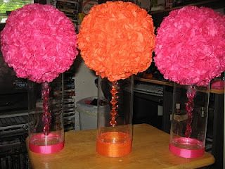 Party Centerpieces Diy, Flower Ball Centerpiece, Graduation Centerpieces, Table Centerpieces Diy, Paper Pom Pom, Simple Wedding Flowers, Party Table Centerpieces, Homemade Tables, 5 De Mayo