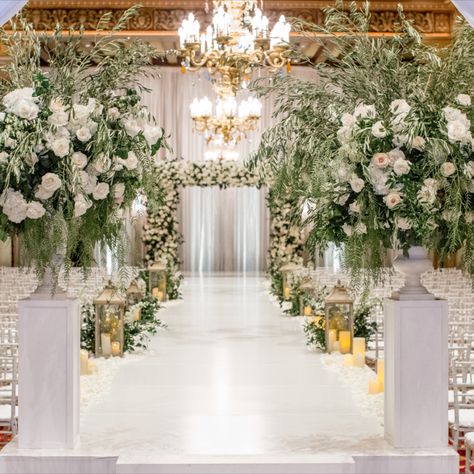 Flowers are one of the best ways to make your wedding ceremony come to life. It not only adds color, but it also adds style as well. These flowers made a big statement, adding class and glamour to their indoor ceremony. Planned by Best Bride. #BestBrideLA #BestBride #LosAngeles #LA #LAWedding #LosAngelesWedding #IndoorCeremony #CermonyDecorIdeas #CermonyDecor #NaturalFlowers Wedding Altar Ideas Indoor, Korea Wedding Decoration, Korean Wedding Decorations Indoor, Indoor Ceremony Decor, Ceremony Background, Indoor Wedding Ceremony, Wedding Planner Guide, Class Wedding, Olive Wedding