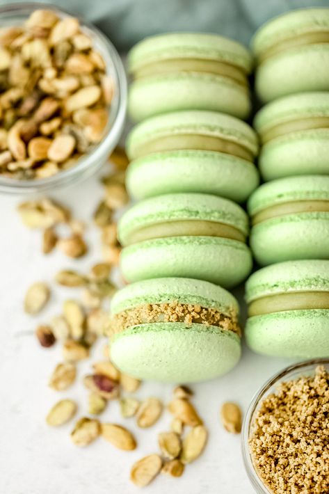 Pistachio Macaron Recipe, Macarons Filling Recipe, Pistachio Macaron, French Recipes Authentic, Macarons Recipe Easy, French Macaroon Recipes, Pistachio Paste, Macaron Recipes, French Macarons Recipe