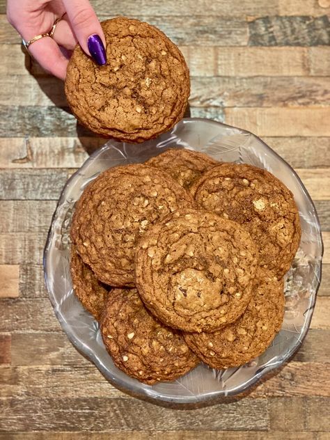 Oatmeal Molasses Cookies, Cinnamon Glaze Recipe, Molasses Cookie Recipe, Honey Cookies Recipe, Almond Flour Biscuits, Molasses Cookie, Chewy Molasses Cookies, Molasses Cookies Recipe, Almond Flour Cookies