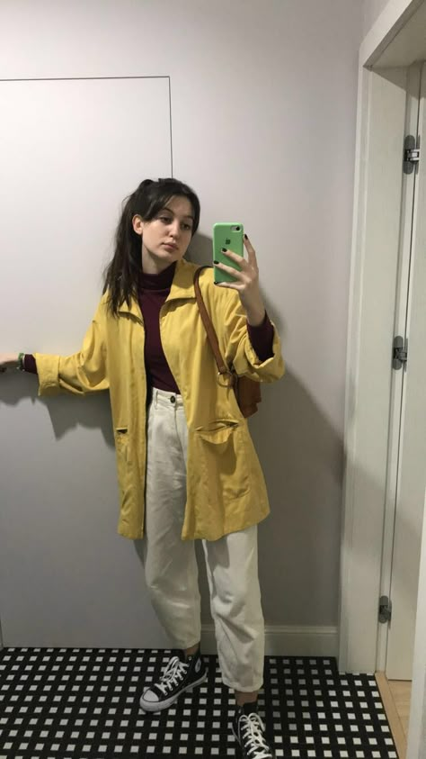 Outfits With Yellow Jacket, Yellow Raincoat Outfit Aesthetic, Baggy Colorful Outfit, Yellow Windbreaker Outfit, Yellow Jacket Aesthetic, Cute Baggy Clothes Outfit, Yellow Rain Jacket Outfit, Yellow Raincoat Aesthetic, Yellow Grunge Outfit