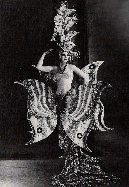 Folies Bergere, Burlesque Vintage, Ziegfeld Follies, Ziegfeld Girls, Vintage Burlesque, Butterfly Costume, Ansel Adams, Alphonse Mucha, Photo Vintage