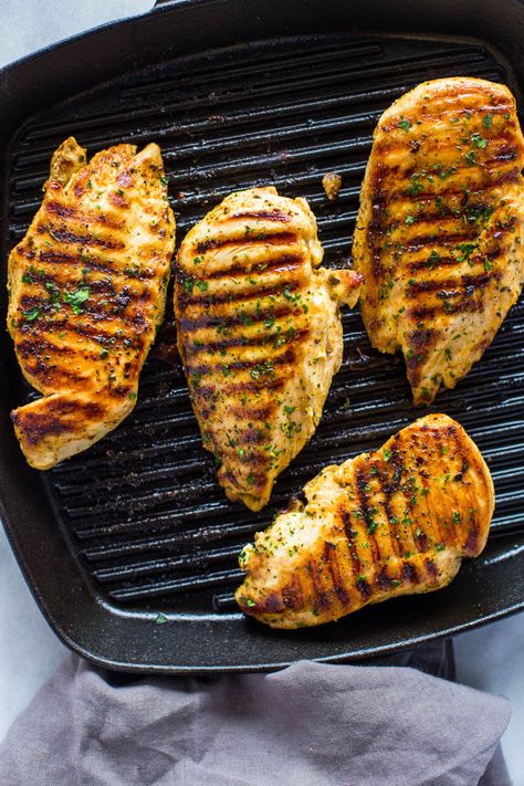 How to Grill Chicken on Stove-Top (Easy Grill Pan Method) Grilled Chicken On Stove, Pan Grilled Chicken Breast, Grill Chicken Breast, Grill Pan Recipes, How To Grill Chicken, Easy Grill, Stove Top Chicken, Stove Top Grill, Grill Chicken