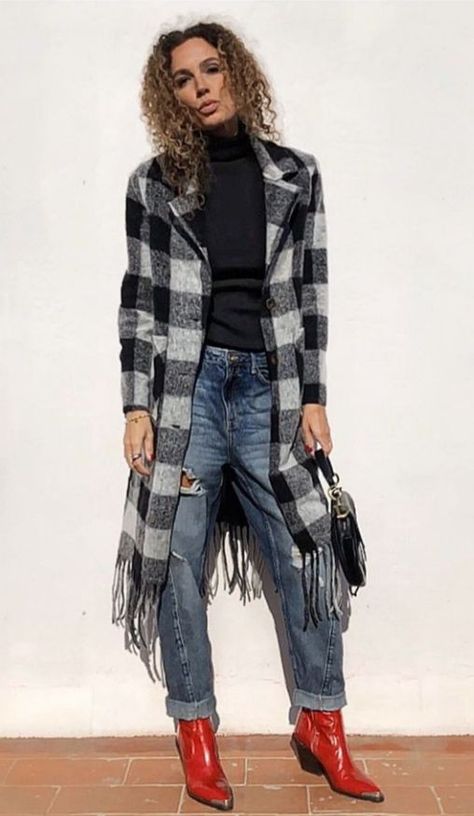 Plaid Shoes Outfit, Bold Fashion Outfits, Plaid Shoes, Vegas Outfit, Cold Outfits, Over 50 Womens Fashion, Shoes Outfit, Stockholm Fashion, Casual Stylish