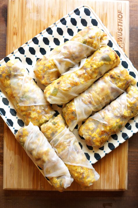 Breakfast Egg Rolls - Kitschen Cat Breakfast Egg Rolls, Spring Roll Wraps, Breakfast Sushi, Rice Paper Recipes, Rice Paper Wraps, Breakfast Rice, Weekend Brunch Recipes, Asian Breakfast, Rice Wraps