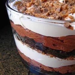 Chocolate Trifle - LOVE THIS RECIPE! Once you make it, be prepared to make it AGAIN and AGAIN! I've made this trifle at least 20 times - it's requested at each and every church function. This was really wonderful! Very rich and delicious! Homemade Mousse, Brownies Homemade, Heath Toffee, Dessert Crepes, Birthday Brownies, Brownie Pudding, Weight Watcher Desserts, Toffee Candy, Cream Packaging