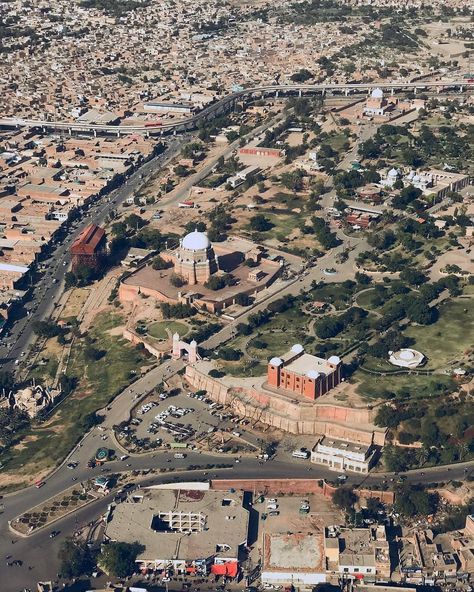 Repost @shahrose_khan92 • • • • • Ariel View of Multan city , the city of saints , South Punjab , Pakistan 🇵🇰 ___________  #vsco  #vscopak… Flag Of Pakistan, Multan Pakistan, Pictures Of Beautiful Places, History Of Pakistan, Beautiful Pakistan, Pakistan Travel, Pakistan Zindabad, Punjab Pakistan, Bhutan