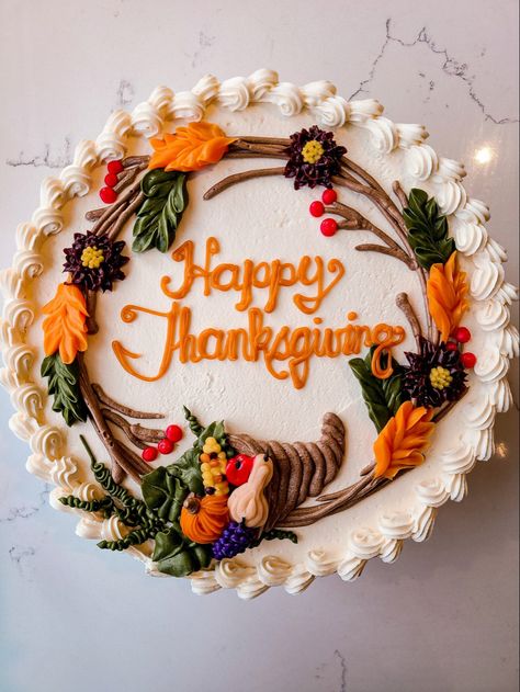 Fall Theme Cakes, Thanksgiving Cakes Decorating, Fall Cakes Decorating, Whole Foods Cake, Thanksgiving Sweets, Friends Autumn, Turkey Christmas, Blessed Friends, Thanksgiving Cake