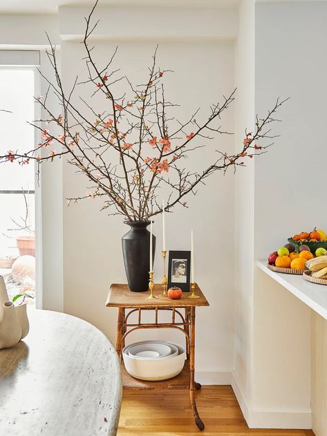 Before Tackling a Dramatic Branch Arrangement, You’ll Need the Right Vase | domino Before Tackling A Dramatic Branch Arrangement, You’ll Need The Right Vase