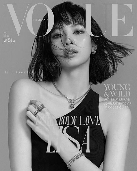 Magazine Cover Ideas, Magazine Design Cover, Vogue Photography, Vogue Photoshoot, Vogue Models, Black Magazine, Fashion Poster Design, Vogue Magazine Covers, Model Magazine