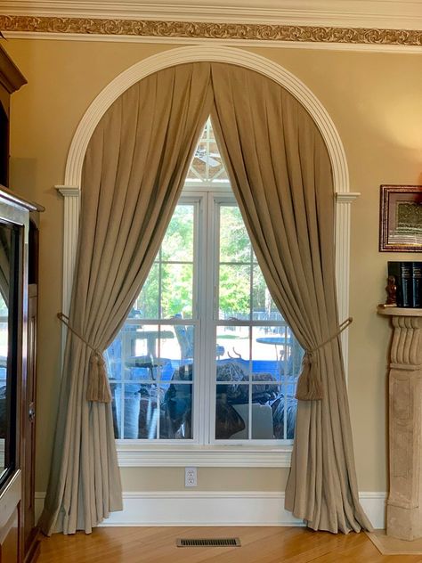 Rounded Window Curtains, Curtains Ideas For Living Room, How To Sew Curtains, Arched Window Coverings, Curtains For Arched Windows, Arched Window Treatments, Dining Room Window Treatments, Sew Curtains, Window Curtains Living Room