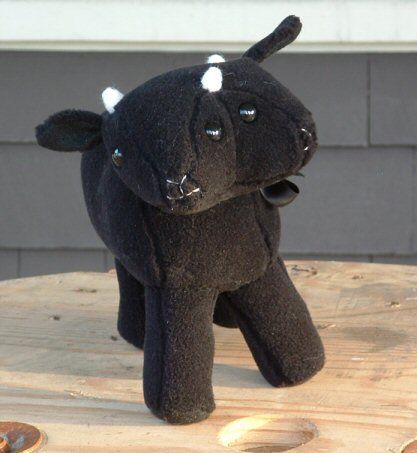 Goat Plush, Goat Toys, Creepy Stuffed Animals, Creepy Toys, Doll Plushies, Baby Goat, Sewing Stuffed Animals, Baby Goats, Plush Pattern