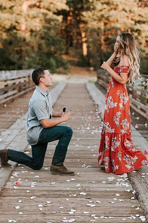 27 Best Proposals That Can Inspire Men To Pop The Question | Oh So Perfect Proposal #engagementrings #engagement #engagementphotos #engagementparty #engagementweddinganniversary #wedding #weddinghairstyles #weddingdresses #weddingflowers #weddingrings Cute Proposal Ideas, Shooting Couple, Proposal Pictures, Best Proposals, Couple Engagement Pictures, Surprise Engagement, Proposal Photography, Proposal Photos, Romantic Girl