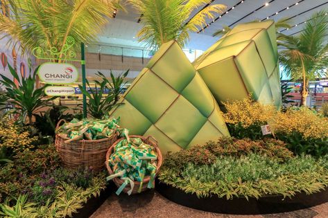 Changi Airport_30062016_1 Syawal Background, Raya Decoration Ideas Office, Ramadan Installation, Raya Decoration Ideas, Hari Raya Deco, Hari Raya Decoration Ideas, Raya Deco, Ramadhan Decoration, Raya Decoration