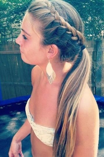 braid & pony Softball Hairstyles, Stunning Hairstyles, Easy Summer Hairstyles, Side Braid, School Looks, Trending Hairstyles, Long Hair Women, Volleyball Hairstyles, Hairstyles For School