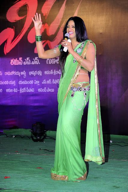 Beauty Galore HD : Udaya Bhanu Low Waist Saree On the Stage Kavya Madhavan Saree, Low Waist Saree, Indian Bridal Couture, Burgundy Gown, Red Mini Skirt, Saree Photoshoot, Black Saree, Green Saree, Blue Saree