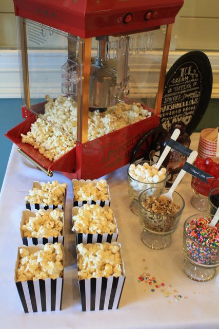 anyone have a popcorn machine besides kelli? ;) Popcorn Station, Baby Shower Popcorn, Popcorn Cart, Movie Night Popcorn, Shower Vintage, Movie Night Birthday Party, 50th Wedding Anniversary Party, Summer Bash, Baby Shower Vintage