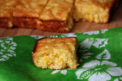 A moist cornbread with bits of pineapple throughout, goes well with chili. Hawaiian Corn, Cream Desserts Recipes, Hawaiian Foods, Cornbread Recipes, Moist Cornbread, Mini Loaves, Hawaiian Recipes, Chili And Cornbread, Bakery Style Muffins