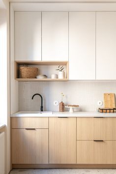 Japandi Kitchen, Kabinet Dapur, Condo Kitchen, Kitchen Room Design, Kitchen Inspiration Design, Kitchen Cabinet Design, Minimalist Kitchen, Kitchen Sets, Kitchen Layout