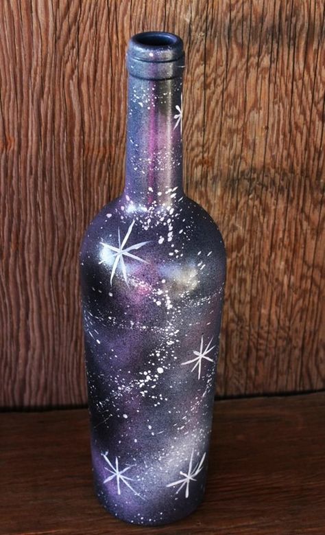 DIY Wine Bottle Painting Ideas for Home Décor Wine Bottle Vase, Wine Bottle Vases, Hand Painted Wine Bottles, Wine Craft, Diy Glass Bottle Crafts, Christmas Wine Bottles, Wine Bottle Art, Wine Bottle Diy Crafts, Painted Wine Bottles