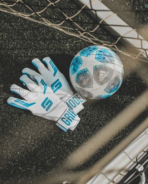 Soccer Gloves Goalkeeper, Goalkeeper Wallpaper Iphone, Goalkeeper Aesthetic, Goalkeeper Wallpaper, Rosie Graham, The American Roommate Experiment, American Roommate Experiment, Aaron Blackford, Soccer Goalie Gloves