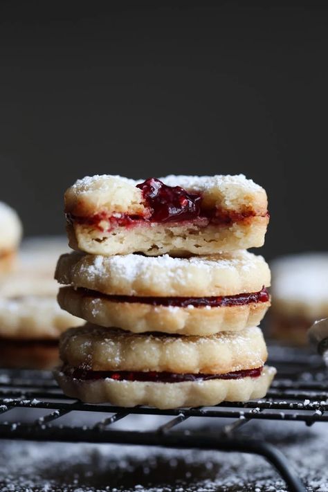 Soft Shortbread Cookies, Filled Shortbread Cookies, Linzer Tart Cookies, Linzer Tart, Linzer Cookies Recipe, Christmas Yummies, Linzer Cookies, Buttery Shortbread Cookies, Jam Cookies